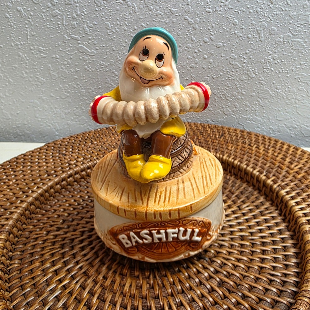 Schmid Disney Bashful Snow White Seven Dwarfs Music Box 'Getting To Know You'